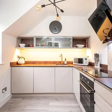 Feversham House Apartment *